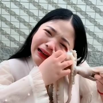 These Chinese Girls Were Eating Octopus | What Happend Next Will Shock You 🤯