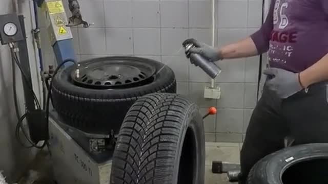 Method of tyre disassembly