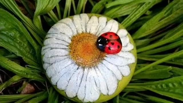 most attractive and latest ladybug stone painting ideas