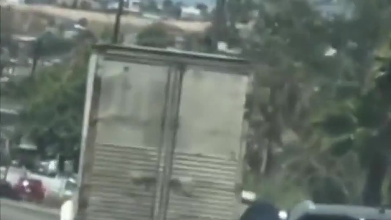VOLANTINITIS se tira del camion al ver al conductor perder el CONOCIMIENTO