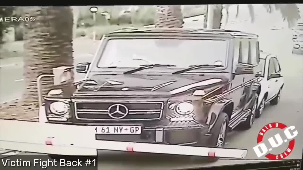 Car Jacking Fail . Instant Karma . Victim Fight Back