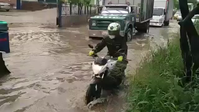 inundación en la vía Chimitá