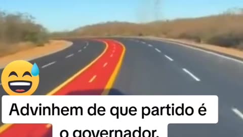 Adivinha qual partido fez essa ciclofaixa