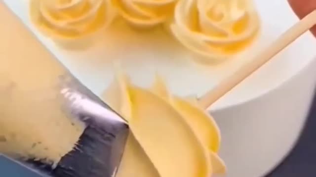 How to Make Roses on a Cake