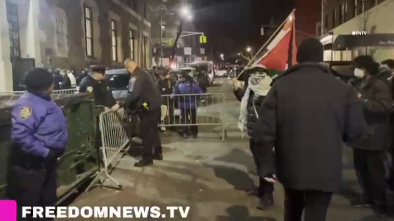Jerry Seinfeld is heckled by Pro Palestine protesters in NYC
