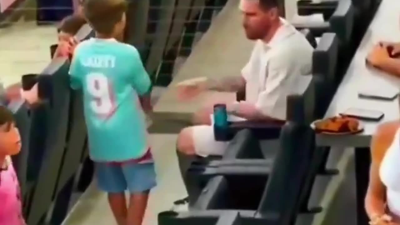 Luiz Suarez’s Son Casually Pass Lionel Messi And His Mom Asked Him To Go Back And Greet Messi