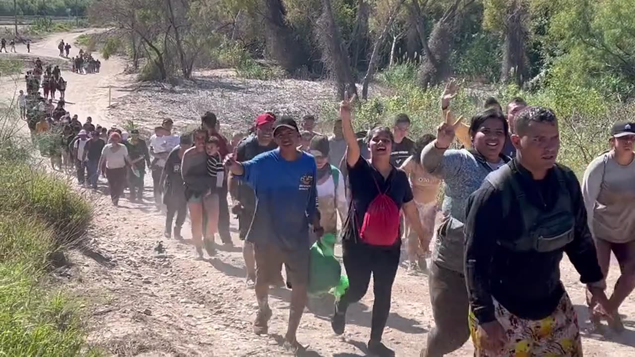 Hundreds of Illegal Aliens Cross Daily Into Eagle Pass, Texas