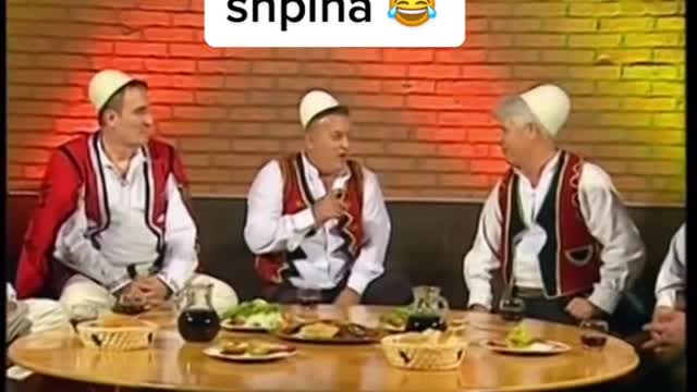 E me dal nga Prishtinaher te rok kryt her dham shpina