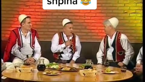 E me dal nga Prishtinaher te rok kryt her dham shpina