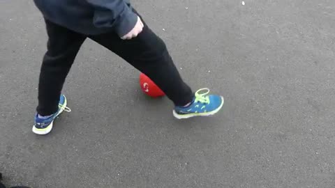Football tips [How to play with football] easy football tips.