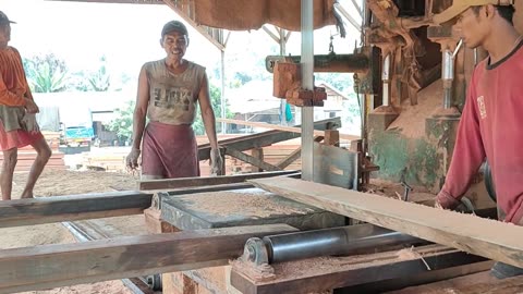 Extraordinary, The Process Of Working On This Super Long Red Meranti Wood