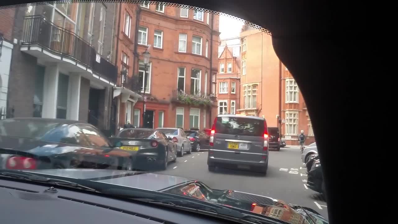 Driving a Dodge Challenger Hellcat around Knightsbridge - Reaction Video!