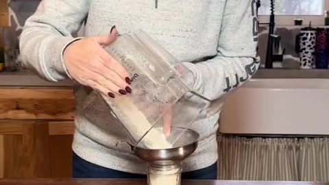 Making garlic powder from garlic skins