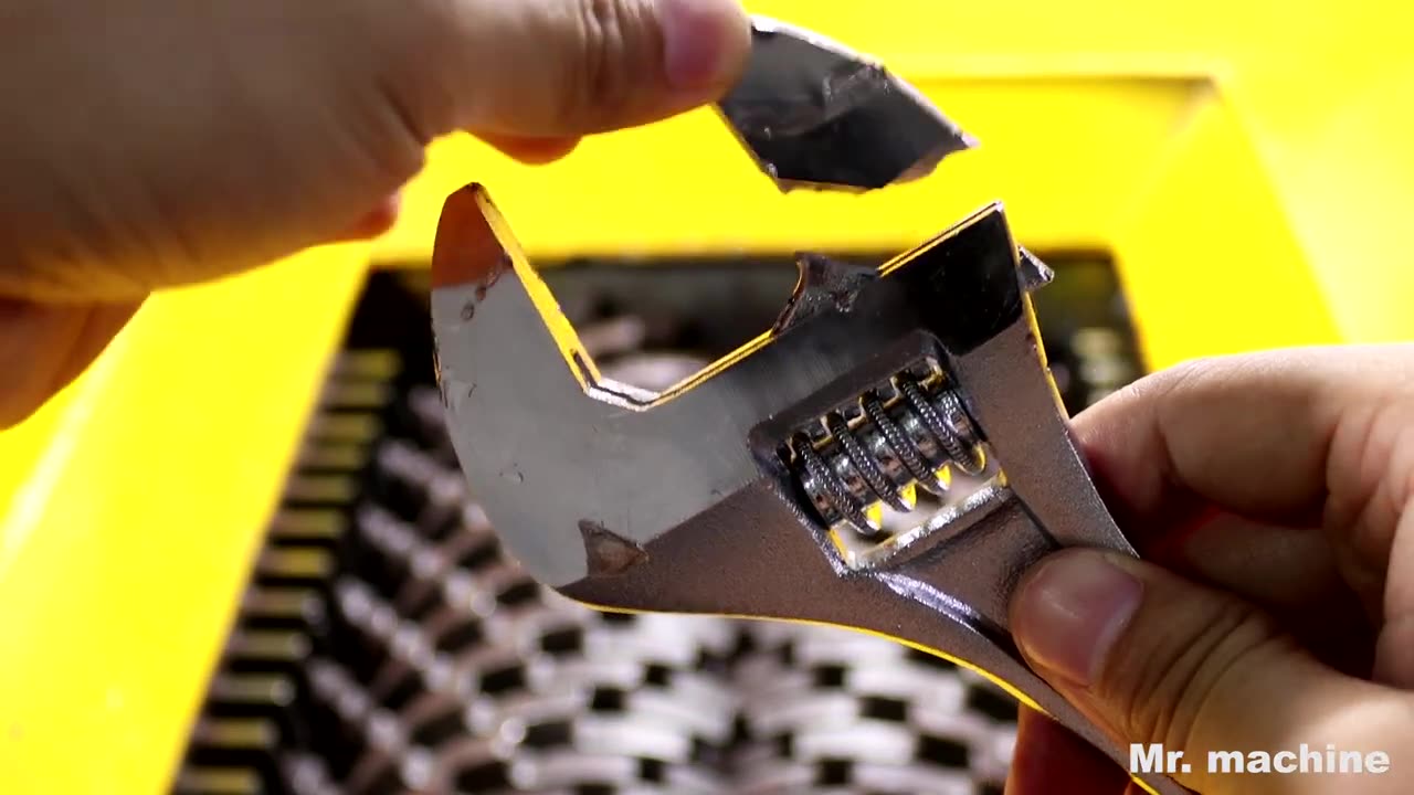 Wrench VS Shredder !Is the shredder destroyed ?The sound is so comfortable ! Release the pressure!