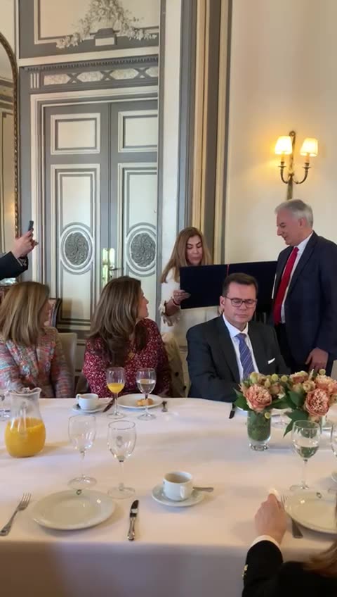 Orden a la Excelencia a Vargas Llosa