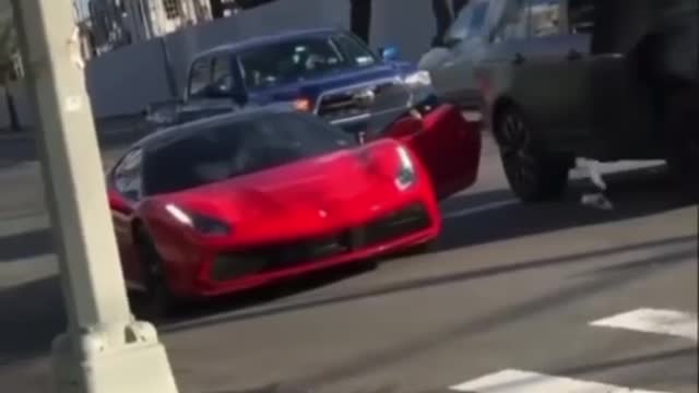 Guy hops out Ferrari and hit Range Rover with bat