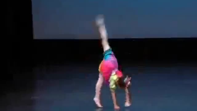 8 Years Little Girls Dancing | China little champs Stage performance |