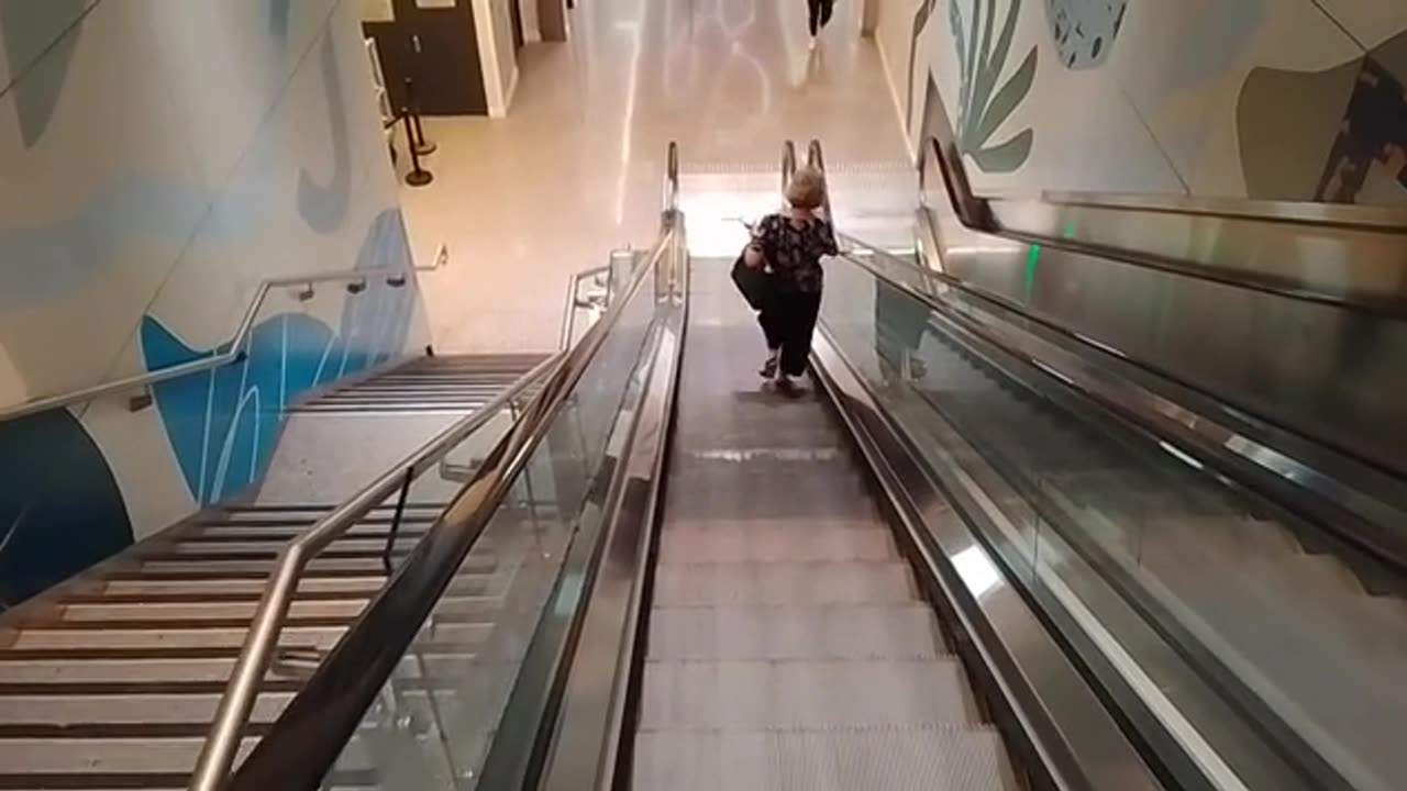 Escalator stops while I am on it, starts again afterwards. What are the odds?