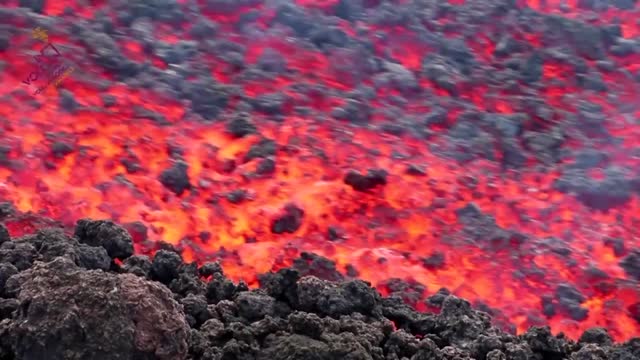 La Palma volcano engulfs more houses