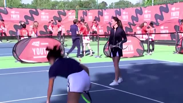 Kate plays tennis with Emma Raducanu