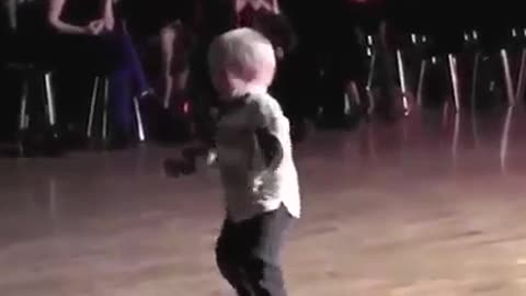 WATCH THIS ADORABLE LITTLE BOY DANCING TO THE JAILHOUSE ROCK