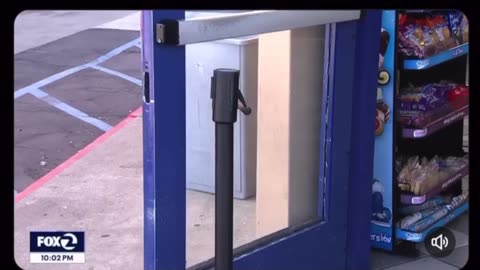 Collin Rugg on X: 70 looters robbed gas station in Oakland; police took 90 min to respond