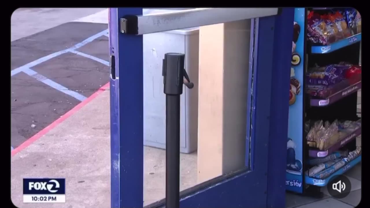 Collin Rugg on X: 70 looters robbed gas station in Oakland; police took 90 min to respond