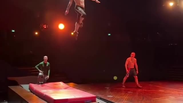 Incredible technique and form 🤌 (jo_nathanmeehanIG) #tumbling #cirquedusoleil #nodaysoff