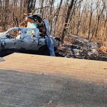 The road that allows supplies to the Ukrainian in Bakhmut is under constant fire from the Russians