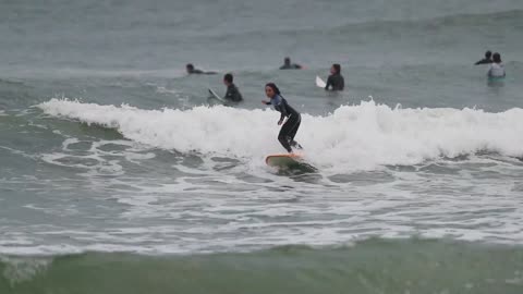 A top-tier professional surfer from Japan prefers using twin fins.