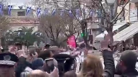 ΧΕΙΡΟΚΡΟΤΗΜΑΤΑ ΣΤΟΝ ΜΗΤΣΟΤΑΚΗ