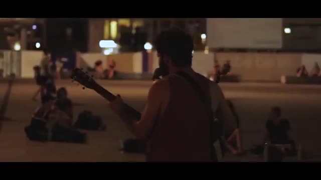 Amazing street performer playing in front of Berlin Hbf 'Rotem Fisher'