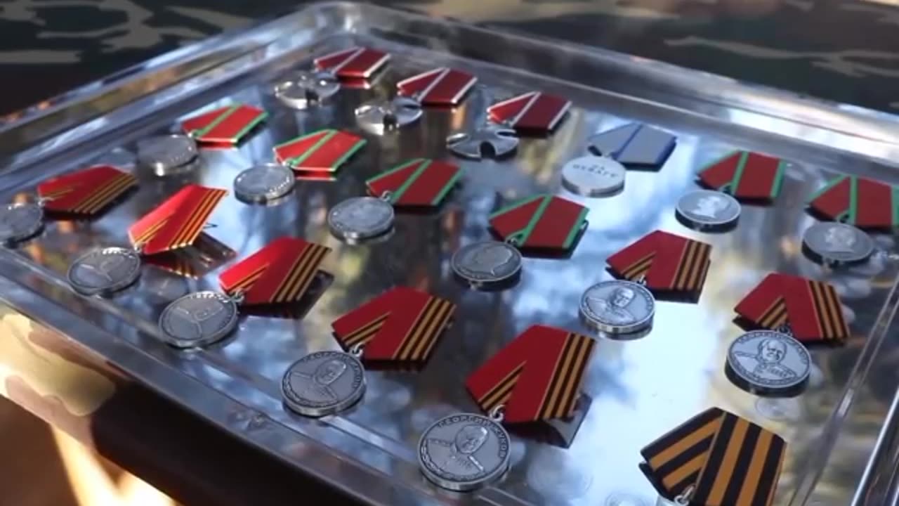 The awarding ceremony was conducted by the commander of the Novorossiysk Guards