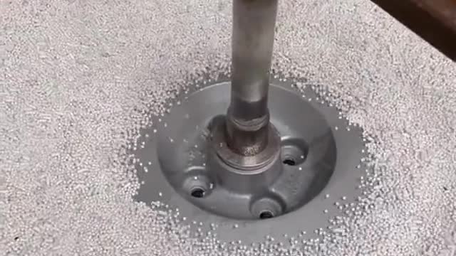 Cleaning and maintenance of automobile wheel hub