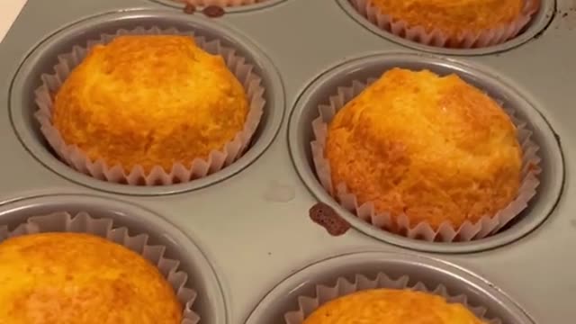 Cornbread cupcakes 😳 #grubspot #chicken #cupcake #food #foodtiktok