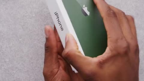 The new GREEN iPhone 13 and 14 Pro in 59 seconds. Cop or drop