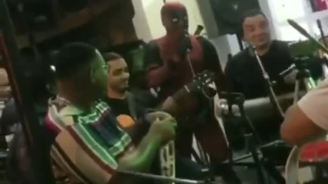 EU JÁ SABIA QUE O DEADPOOL ERA VIOLENTO, MAS NÃO SABIA QUE ELE MACHUCAVA TANTO