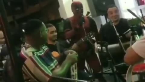 EU JÁ SABIA QUE O DEADPOOL ERA VIOLENTO, MAS NÃO SABIA QUE ELE MACHUCAVA TANTO