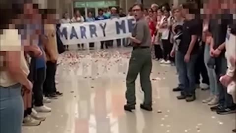 Students help school resource officer pull off heartwarming proposal ❤️❤️