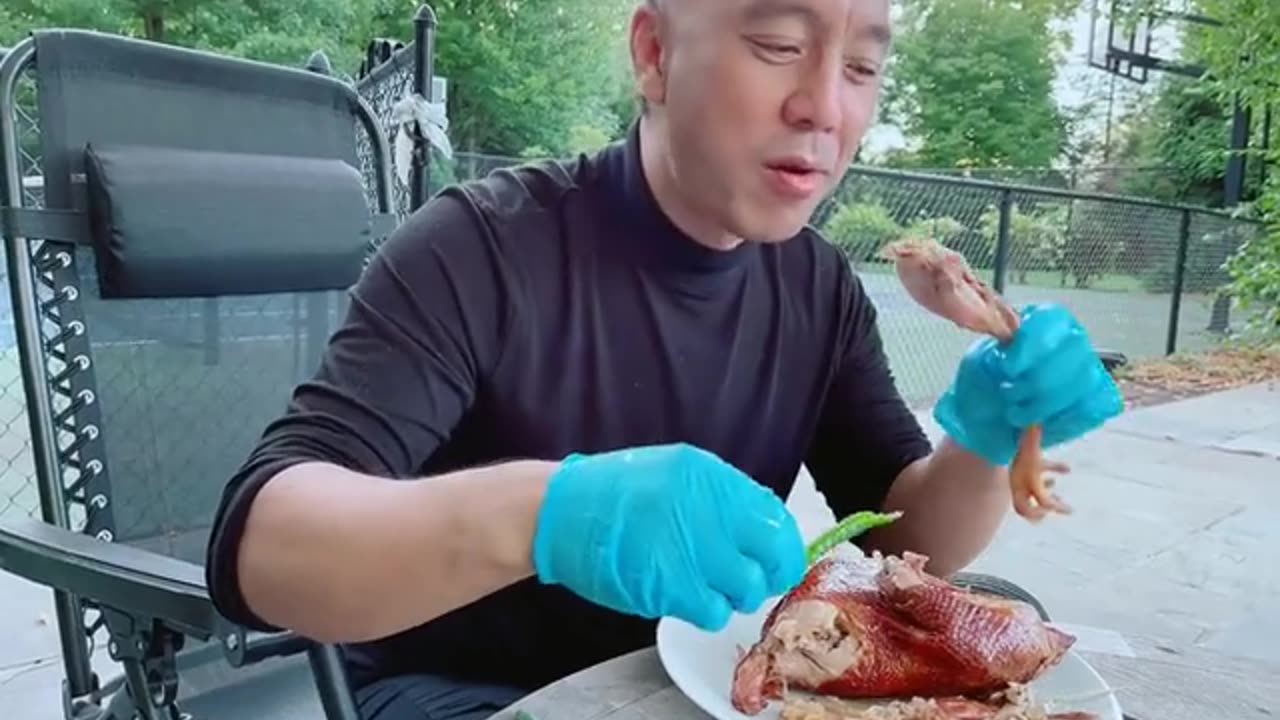 20210819文贵先生GETTR²：尊敬的战友们好：吃烧鸡鸡楼……2号最辣的辣椒喽……