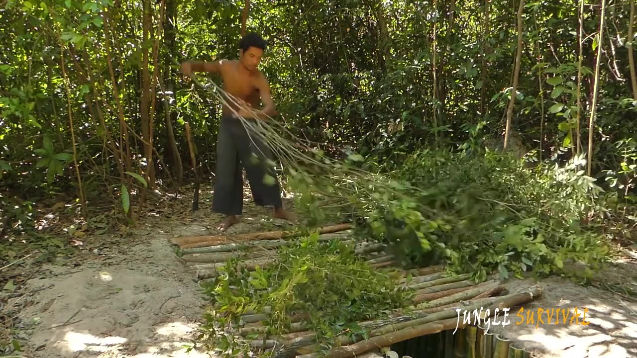 Unbelievable! Building The Most Secret Underground Bamboo House Under Pool By Ancient Skill