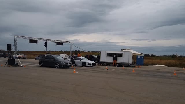 Audi r8 easily beats golf 6 gti in a drag race