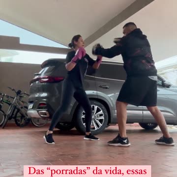 Michelle Bolsonaro publica vídeo treinando boxe