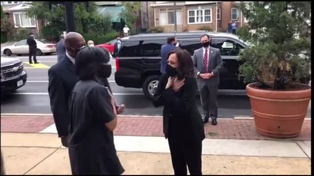 Kamala Harris Not Keeping * Social Distance* In Public!!