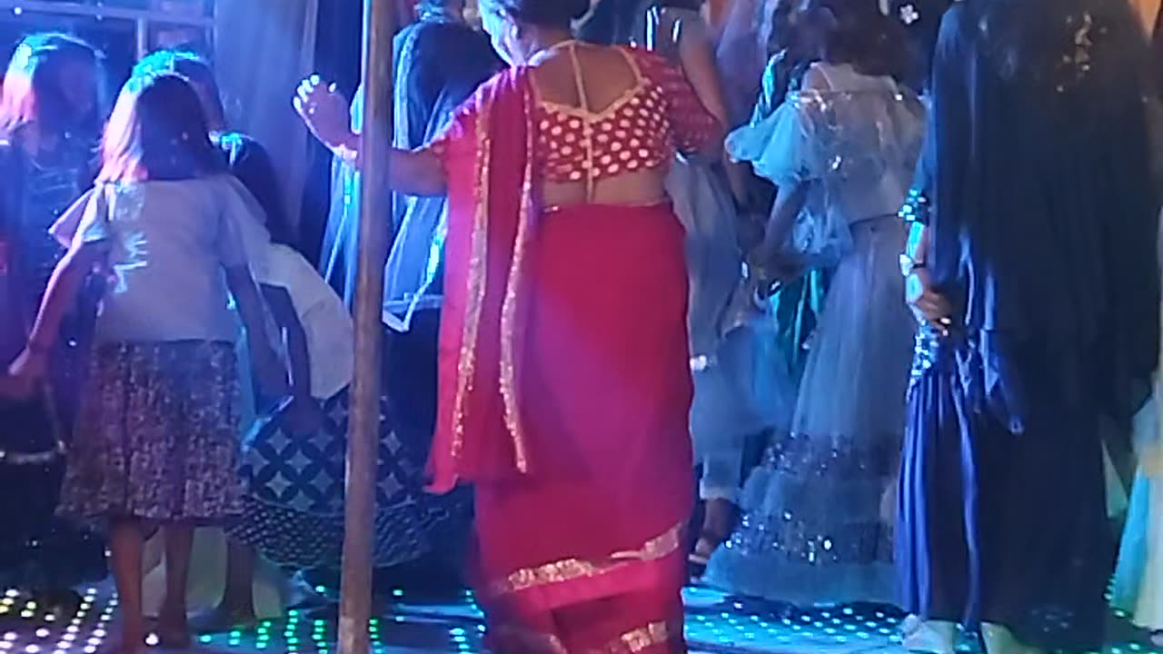 Hawo to upload Village wedding grup desi dance video