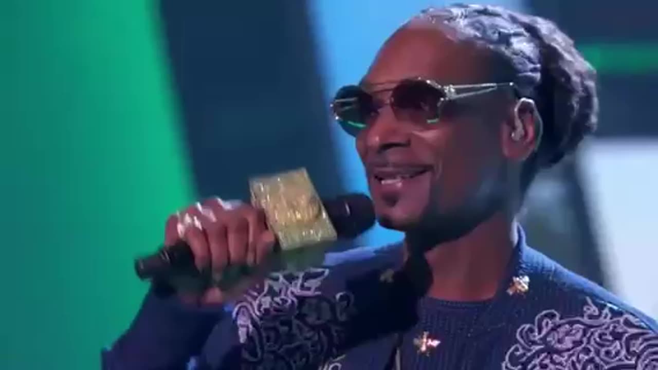 Snoop dogg hits the stage season 1 eps. 9 SHOW TIME AT THE APOLLO