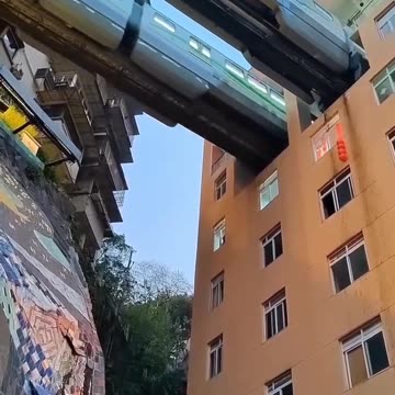 China | La estación de metro Chongqing Liziba está ubicada en el octavo piso