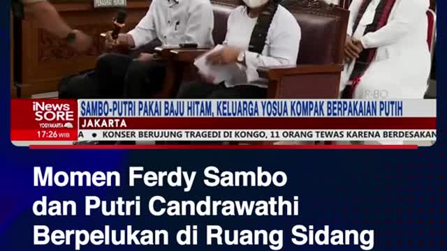 Momen Ferdy Sambodan Putri Candrawathi Berpelukan di Ruang Sidang