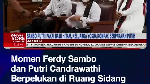 Momen Ferdy Sambodan Putri Candrawathi Berpelukan di Ruang Sidang