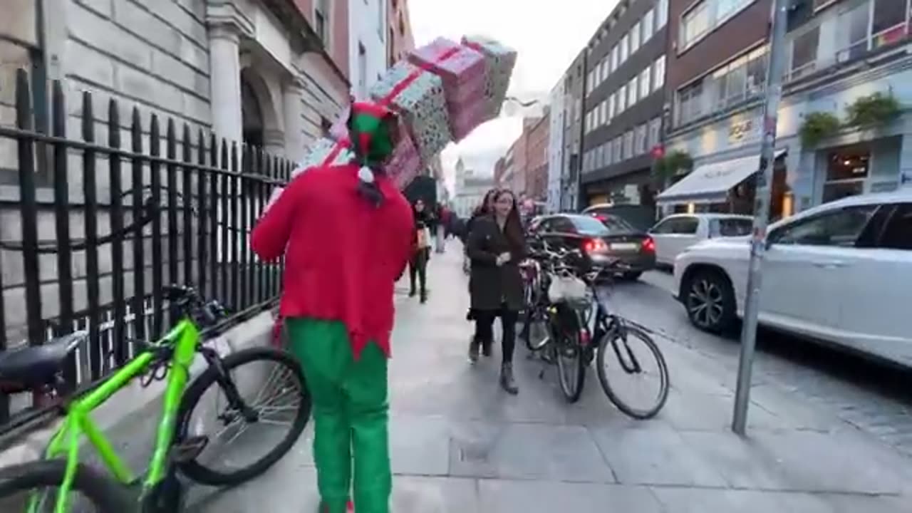 Elf Dropping Presents: Garda/Police had an Exceptional Reaction: Christmas Prank